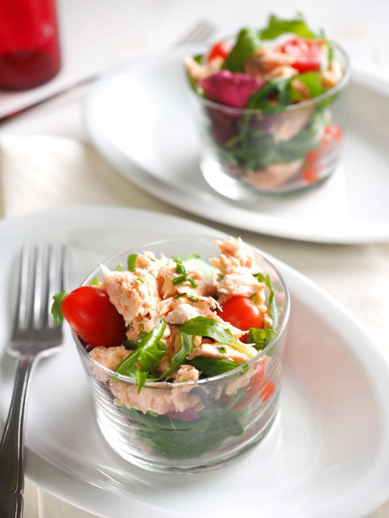 Fresh Mixed Salad with Cherry Tomatoes of Pachino and Canned Salmon in Olive Oil. Italy. Europe. (Photo by: Eddy Buttarelli/REDA&CO/Universal Images Group via Getty Images)