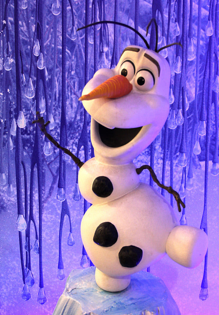WUHAN, CHINA - DECEMBER 05: (CHINA OUT) Olaf is on display at CapitaMall 1818 on December 5, 2015 in Wuhan, Hubei Province of China. Disney Characters exhibition was held in the Wuhan CapitMall 1818.  (Photo by Visual China Group via Getty Images/Visual China Group via Getty Images)