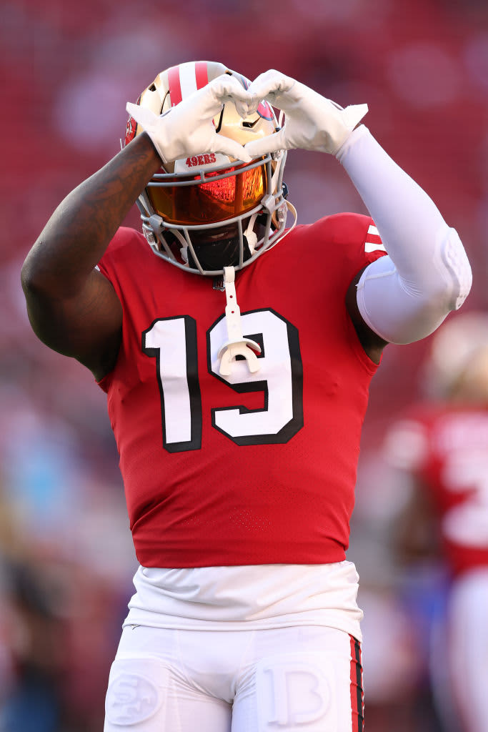 SANTA CLARA, CALIFORNIA - OCTOBER 03: Wide receiver Deebo Samuel #19 of the San Francisco 49ers gestures a heart with his hands before playing against the Los Angeles Rams at Levi's Stadium on October 03, 2022 in Santa Clara, California. (Photo by Ezra Shaw/Getty Images)