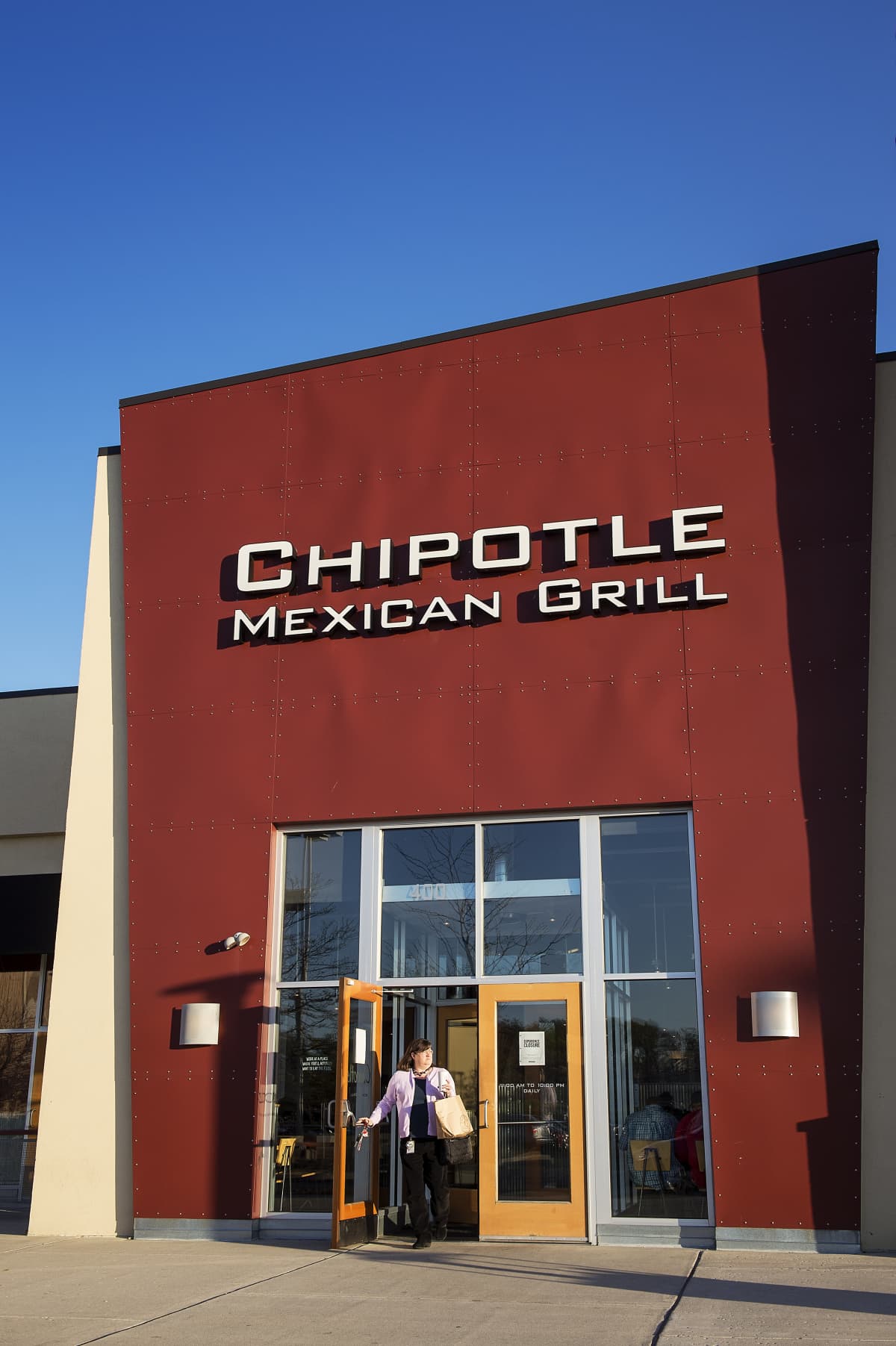 MOORESTOWN, NEW JERSEY, UNITED STATES - 2012/04/04: Chipotle Mexican Grill. (Photo by John Greim/LightRocket via Getty Images)