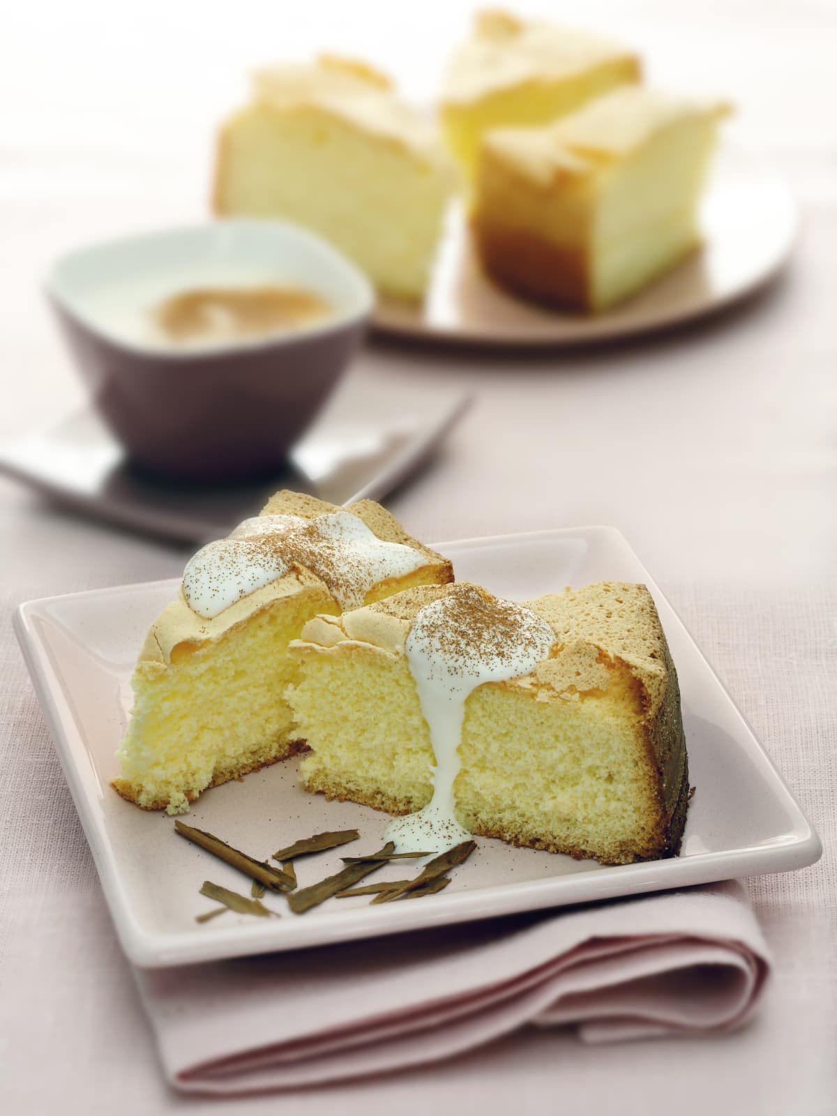 UNSPECIFIED - FEBRUARY 04: Sponge cake with cinnamon flavoured cream. (Photo by DeAgostini/Getty Images)