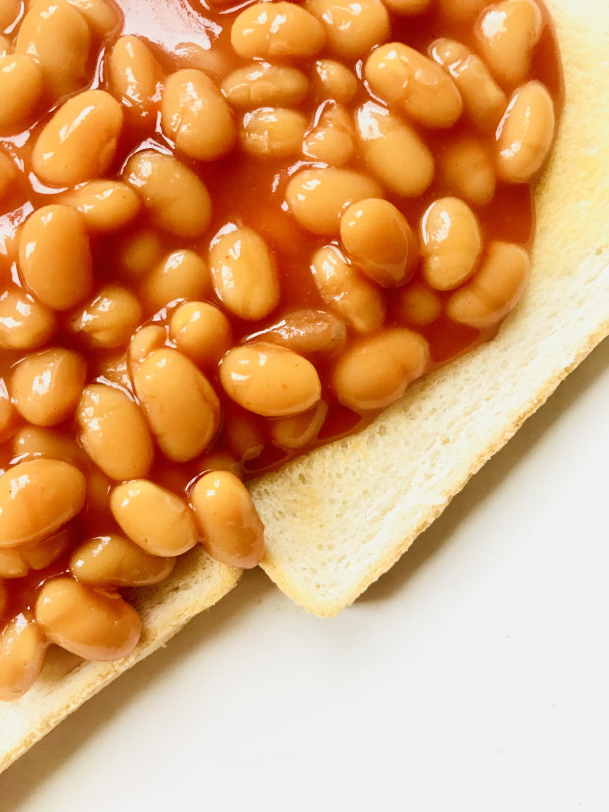 Baked beans in a rich tomato sauce served on white toast