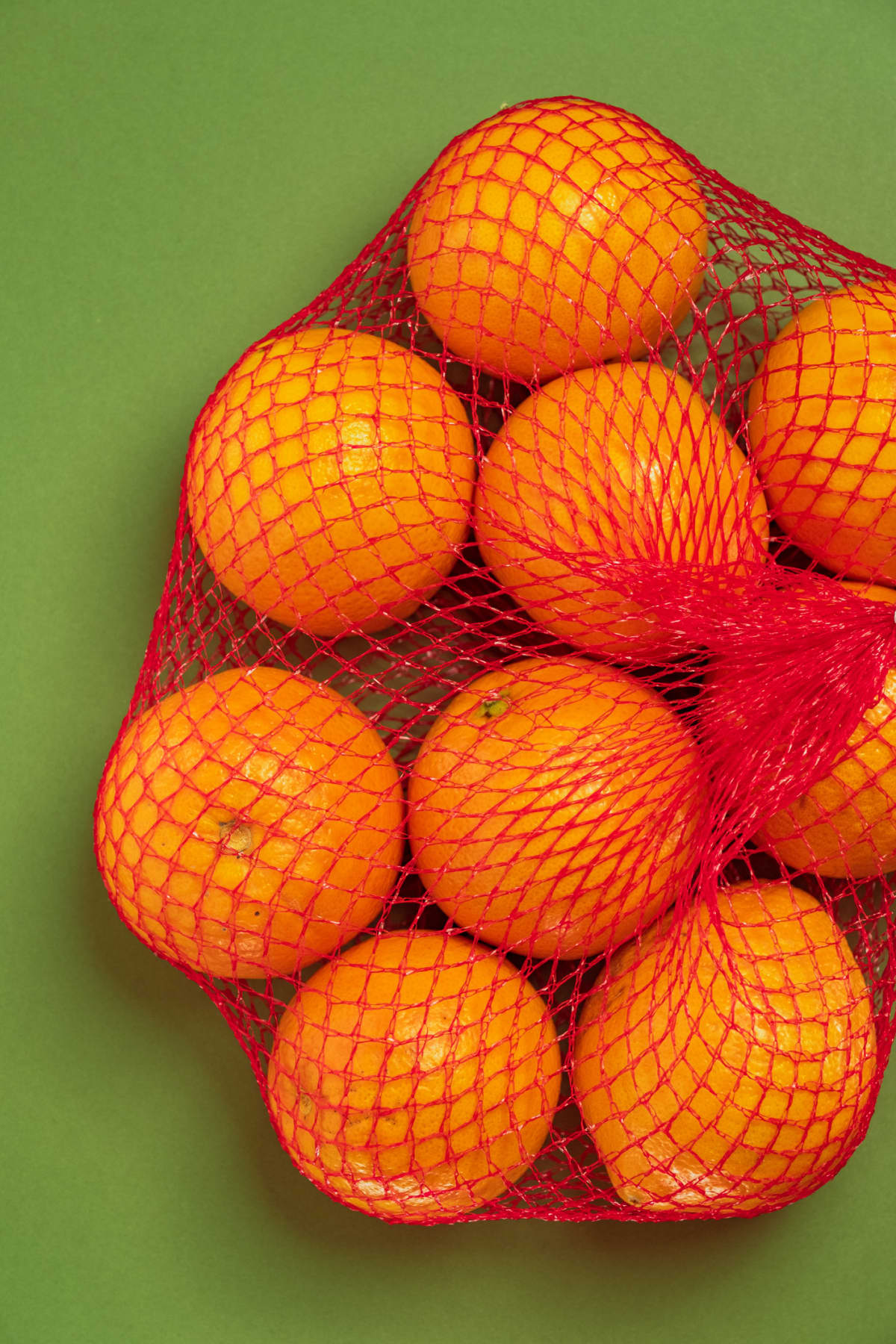 Oranges in red net packaging