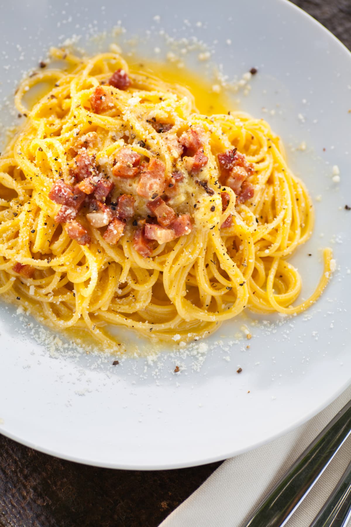 Carbonara pasta with guanciale bits