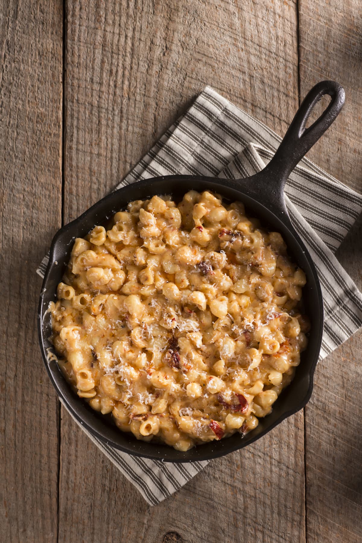 Cast iron skillet of mac and cheese