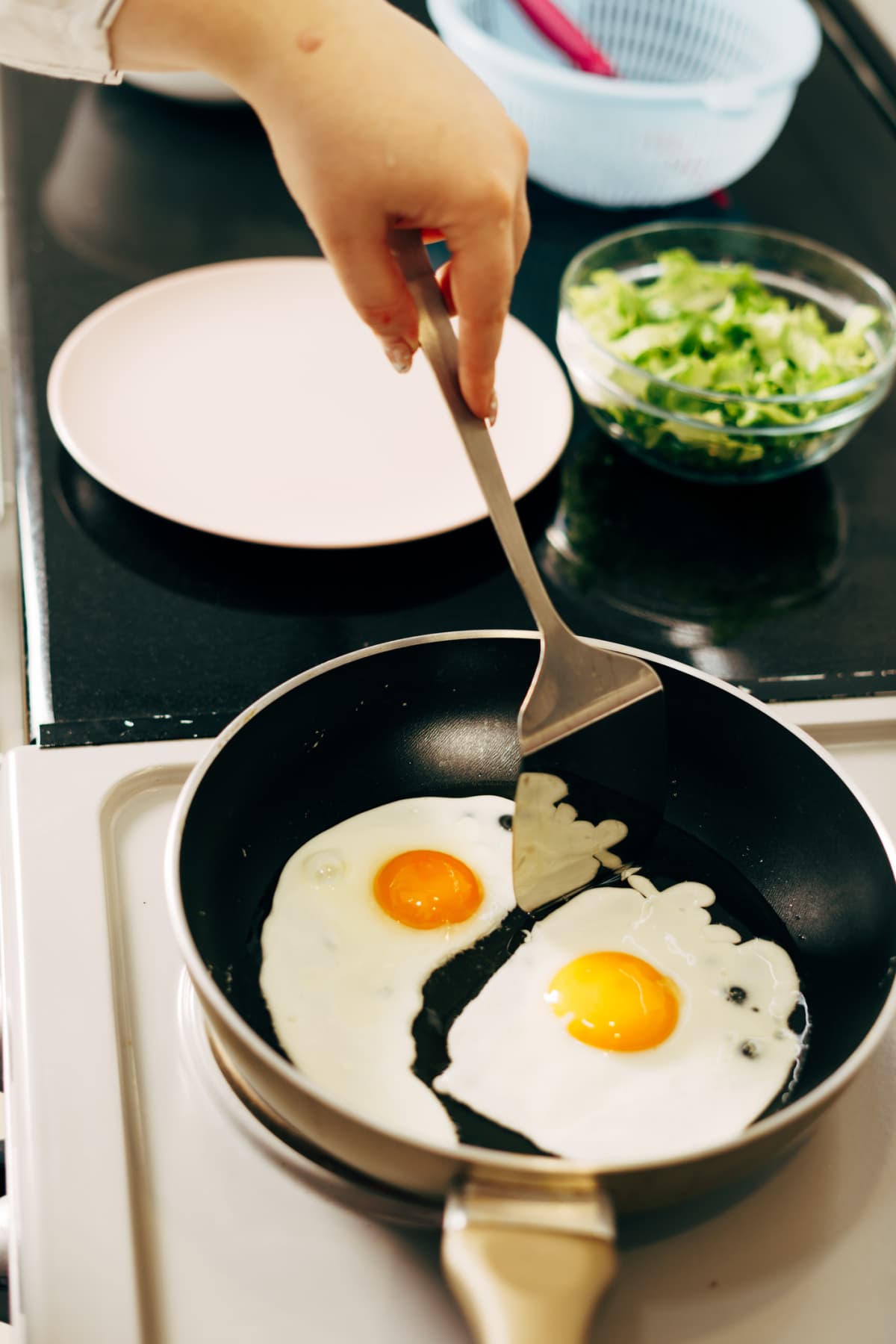 The Underrated Kitchen Tool You Should Use To Flip Eggs