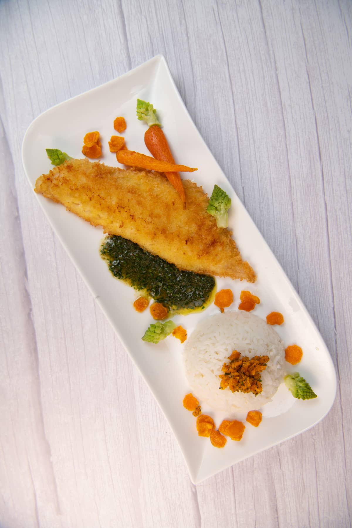 Recipe for Hake fillet breaded with panko, rice, carrot chips and coriander sauce. High quality video
