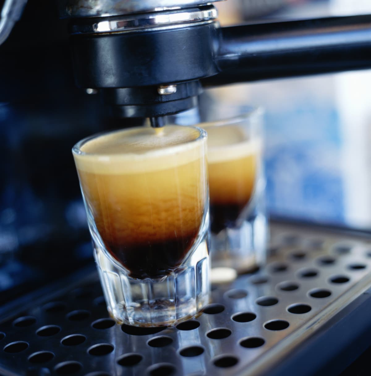 Espresso machine with two single shots