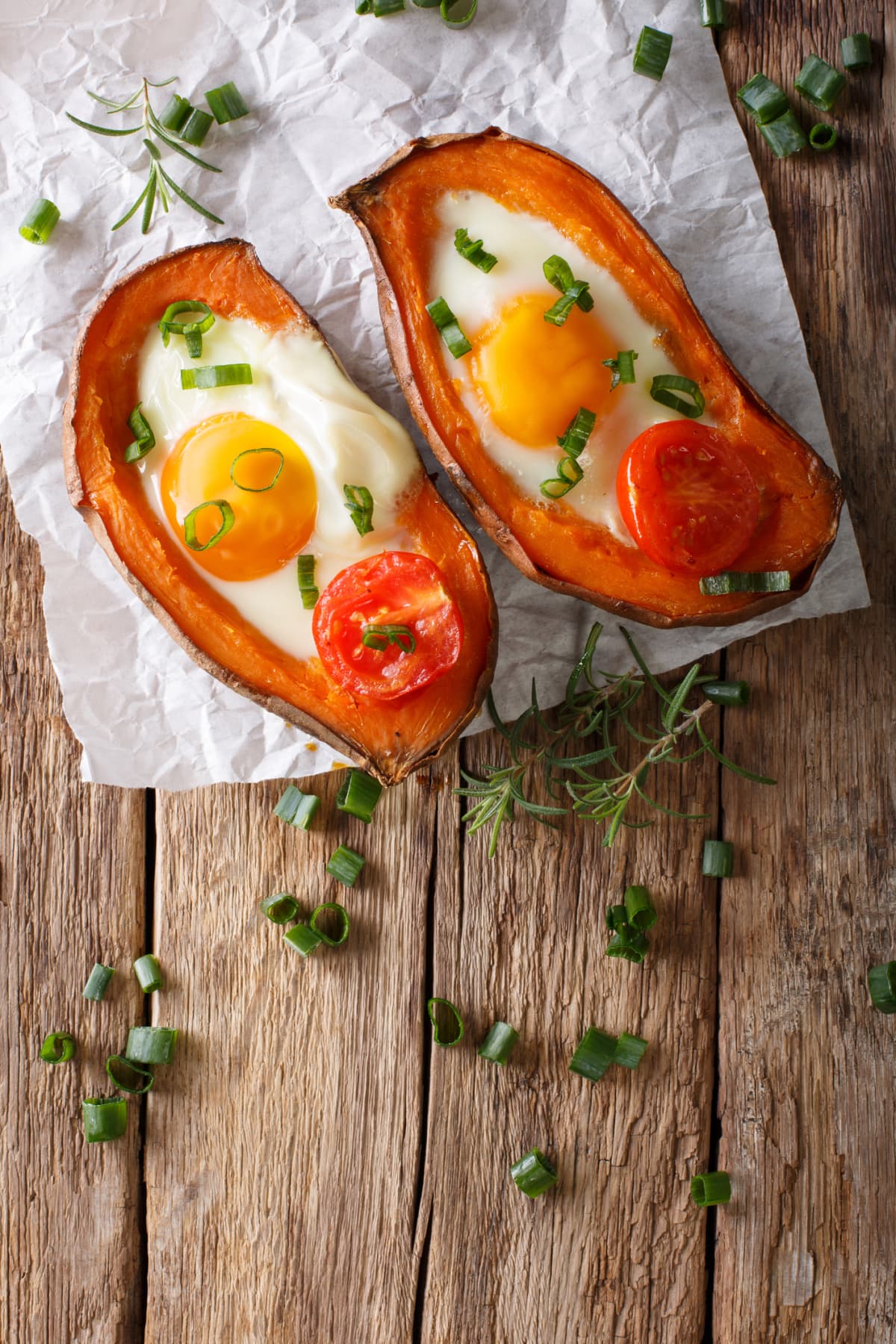 Baked sweet potato stuffed with egg and tomato.