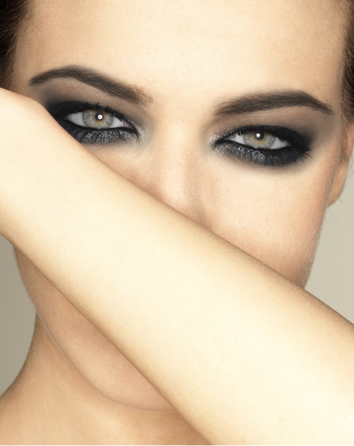 woman close-up with green eyes and black eyeshadow