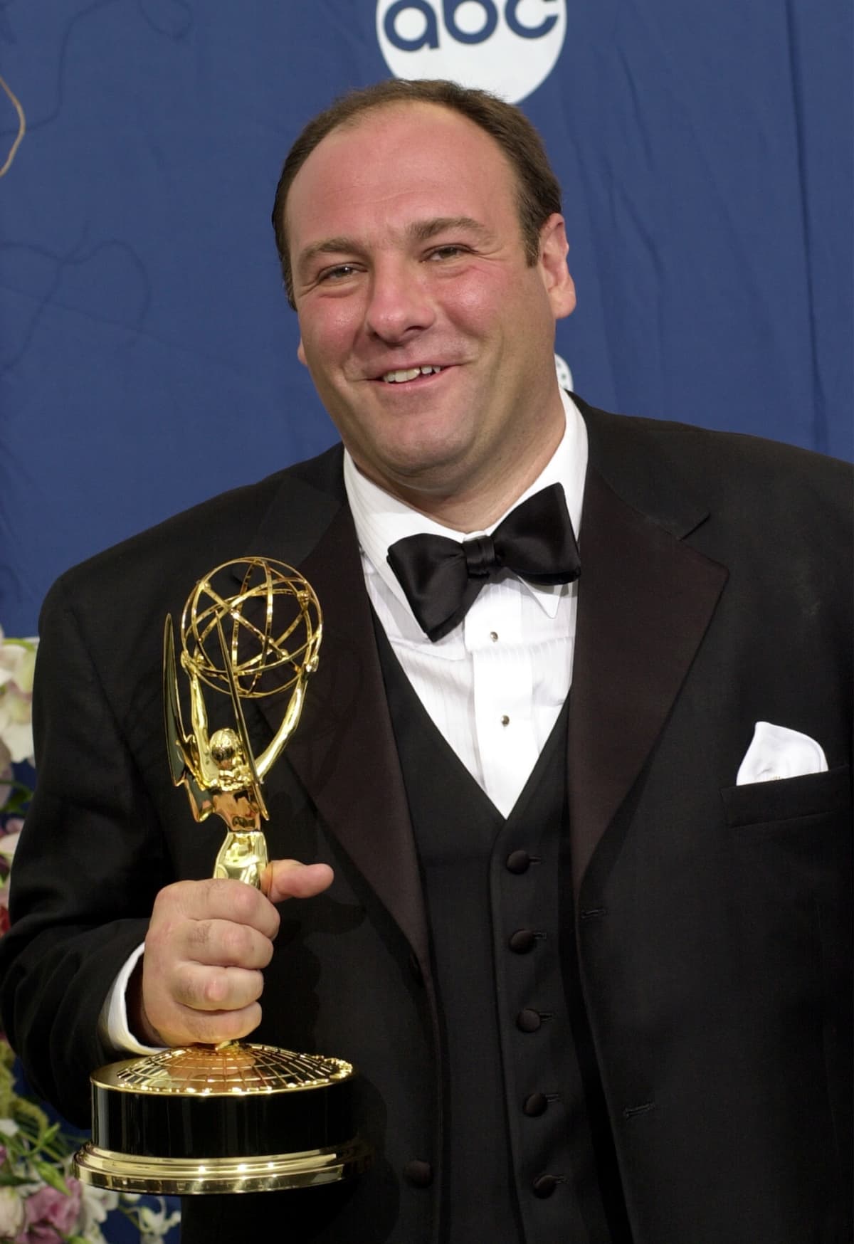 377855 20: Actor James Gandolfini holds his award for Outstanding Lead Actor in a Drama Series backstage at the 52nd Annual Emmy Awards, September 10, 2000 in Los Angeles, CA. (Photo by David McNew/Newsmakers)