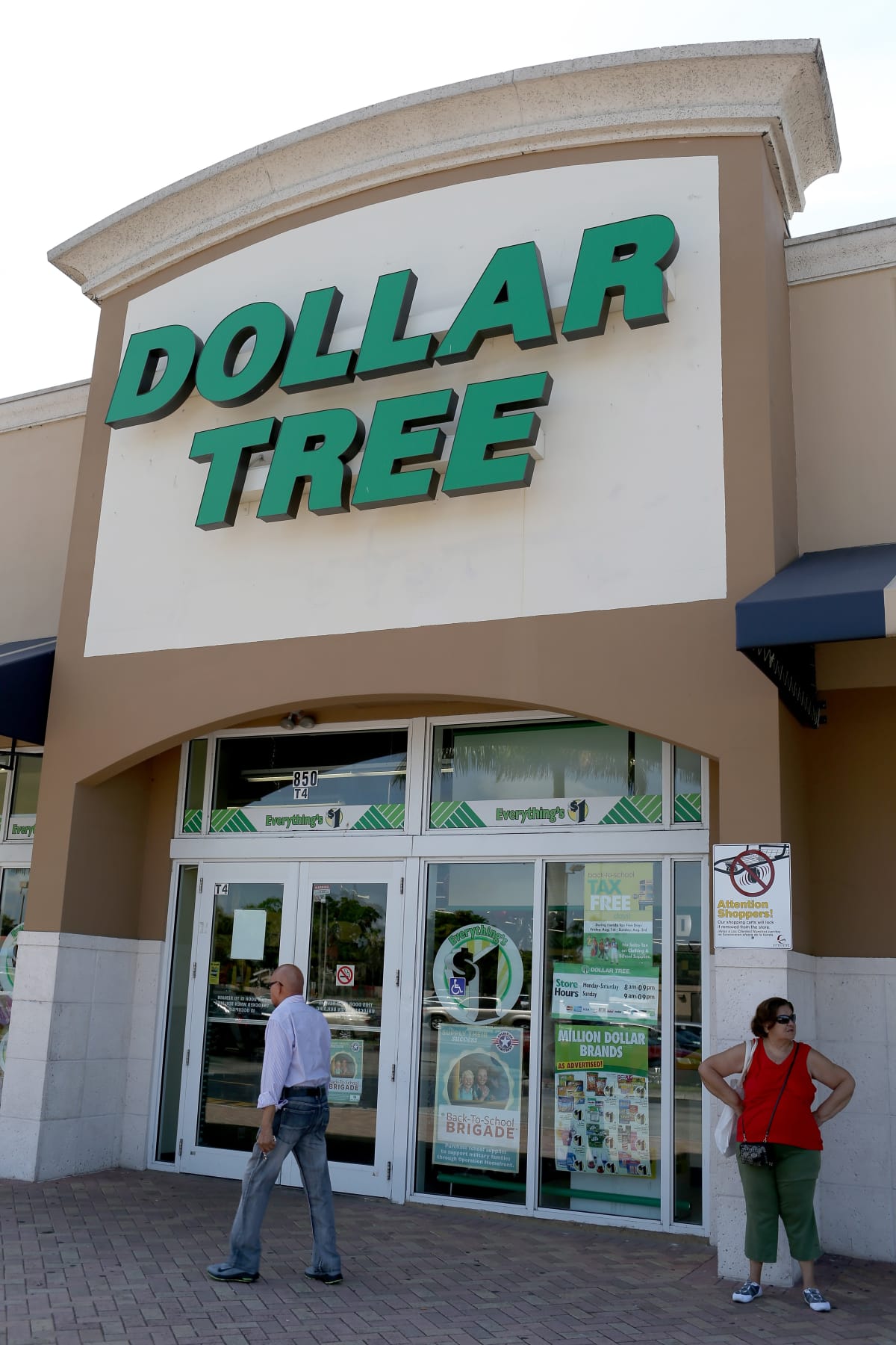 Dollar Tree storefront and logo