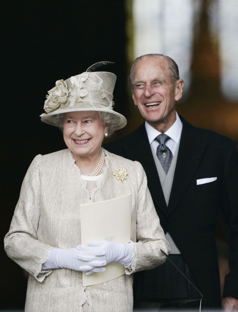 LONDON, ENGLAND - JUNE 15:  Queen Elizabeth II and Prince Philip, Duke of Edinburgh arrive at St Paul's Cathedral for a service of thanksgiving held in honour of the Queen's 80th birthday, June 15, 2006 in London, England. (Photo by Tim Graham Photo Library via Getty Images) 