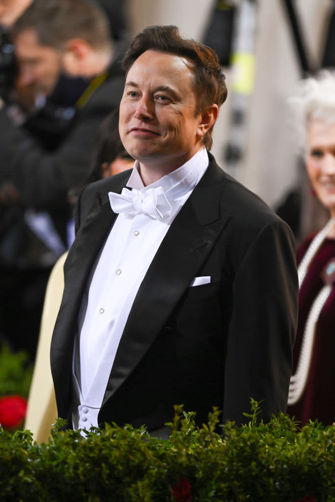 NEW YORK, NEW YORK - MAY 02:  Elon Musk arrives to the 2022 Met Gala Celebrating "In America: An Anthology of Fashion" at Metropolitan Museum of Art on May 02, 2022 in New York City. (Photo by James Devaney/GC Images)