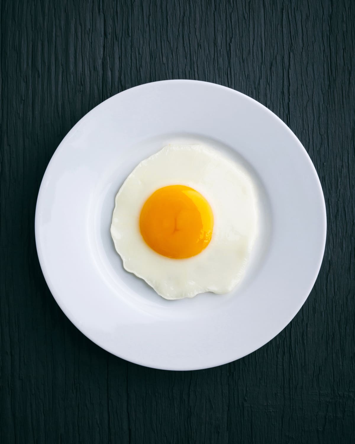 Moving a fried egg from frying pan