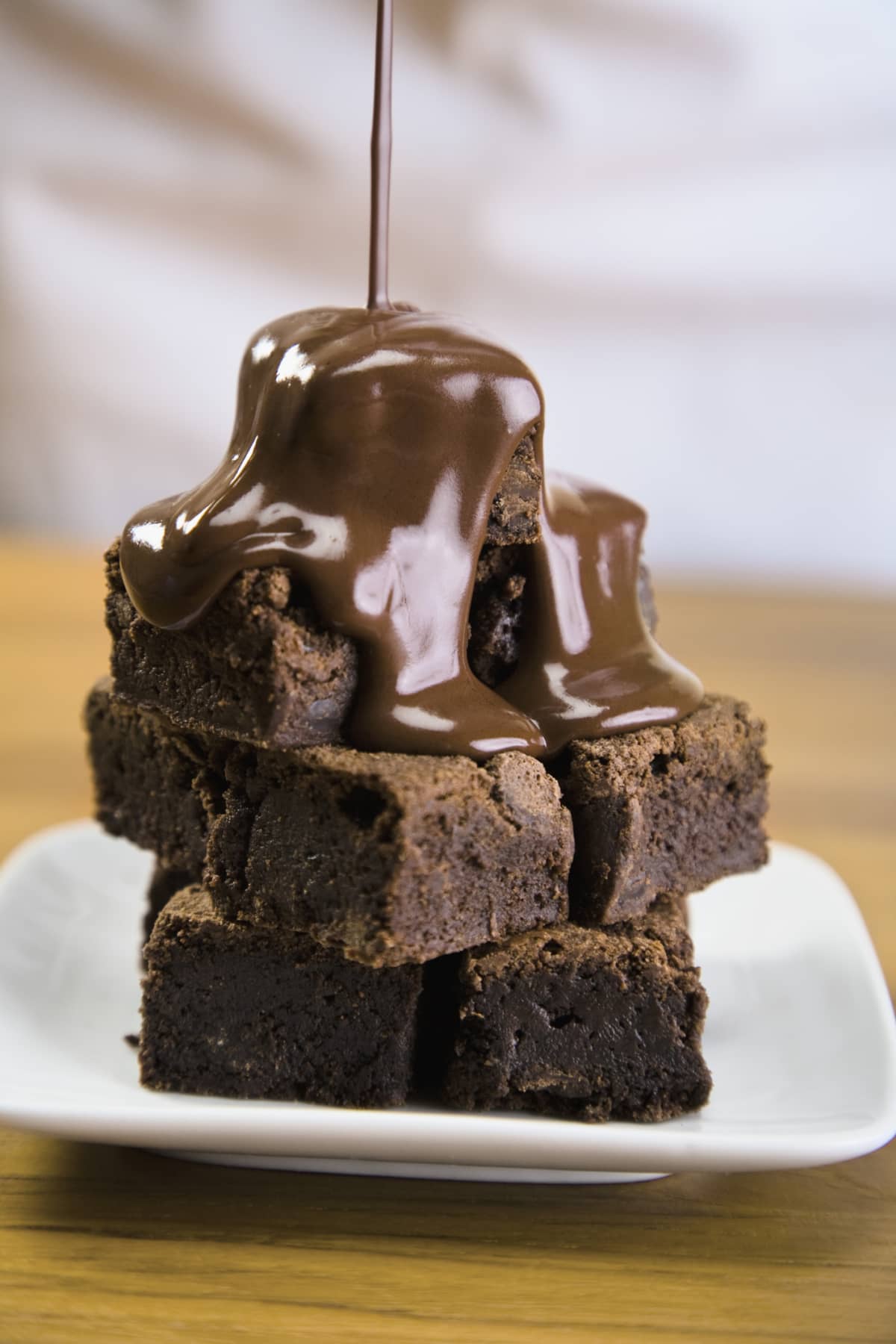 Chocolate brownies with hot fudge