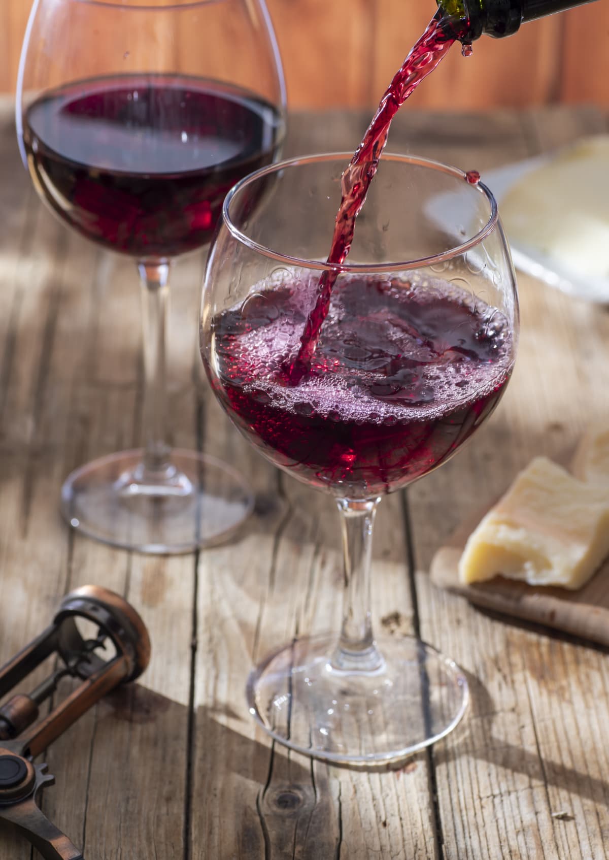 Lambrusco wine is poured into a goblet glass, in the lower part the bubbles that are created on the surface