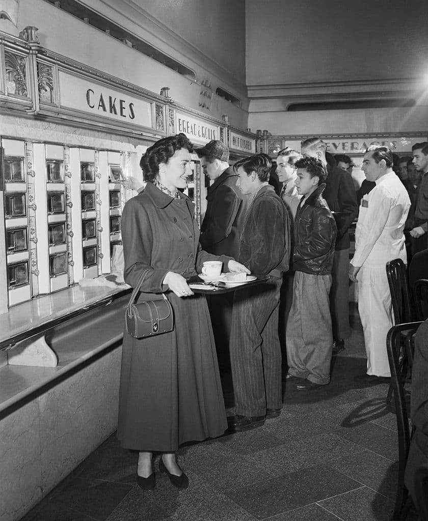 (Original Caption) 10/20/1950-New York, NY: Help yourself is the theme in the city's many Automats, where the speed of service depends on the customer herself.