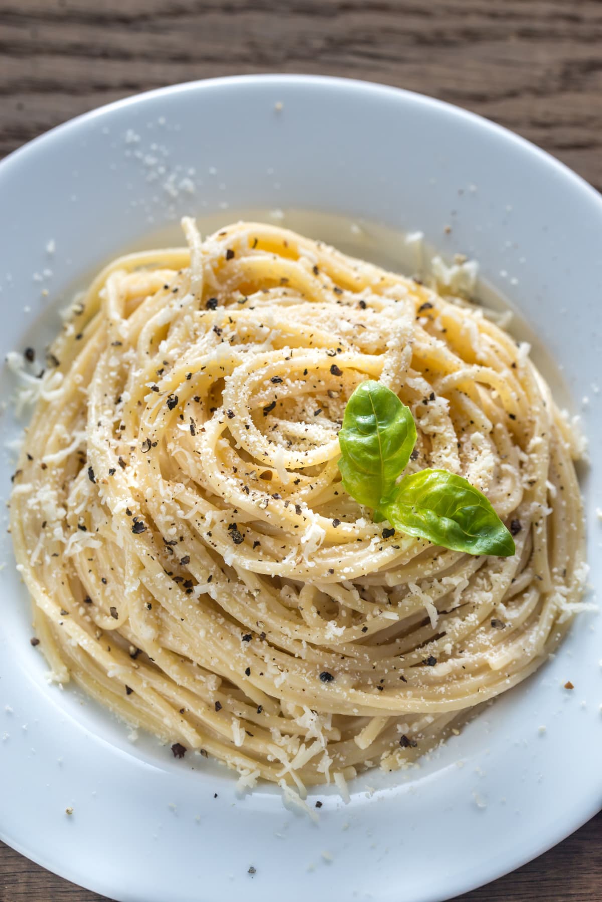 Bucatini Cacio E Pepe. Traditional Bucatini Pasta with Cacio Cheese An Pepper From Lazio. Rome. Italy. Europe. (Photo by: Eddy Buttarelli/REDA&CO/Universal Images Group via Getty Images)
