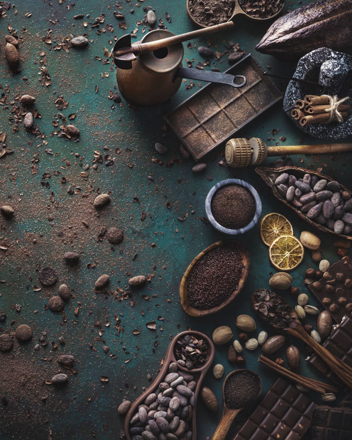 Cacao composition: Cacao fruits with dried cacao beans (nibs), cocoa powder, chocolate bar and chocolate drops (chips).