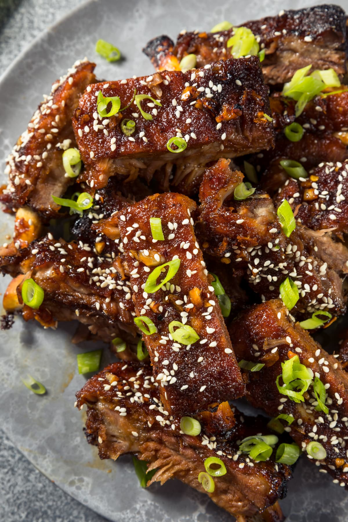Chinese spare ribs with sesame seeds and green onion
