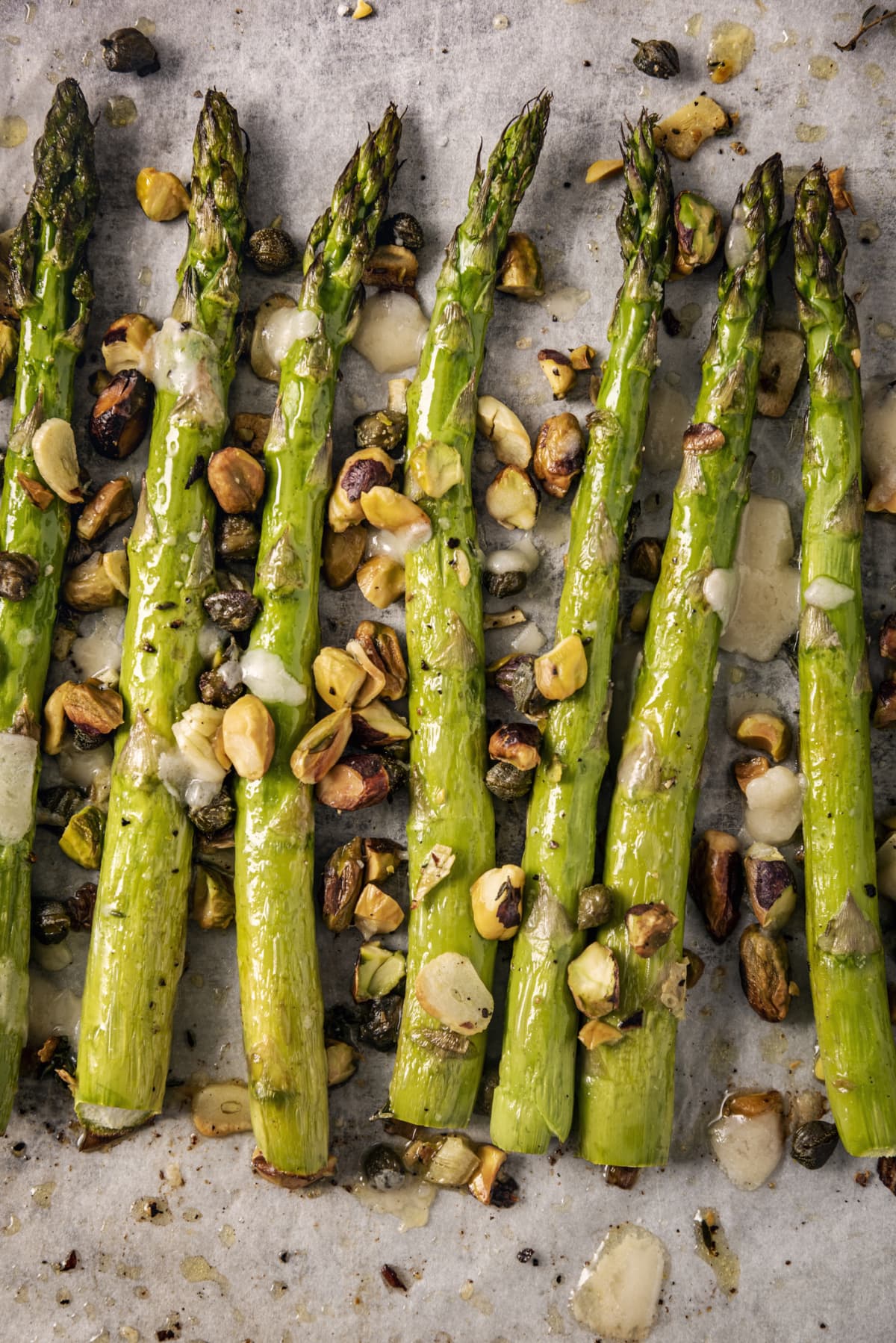 Roasted asparagus with pistachios and thyme