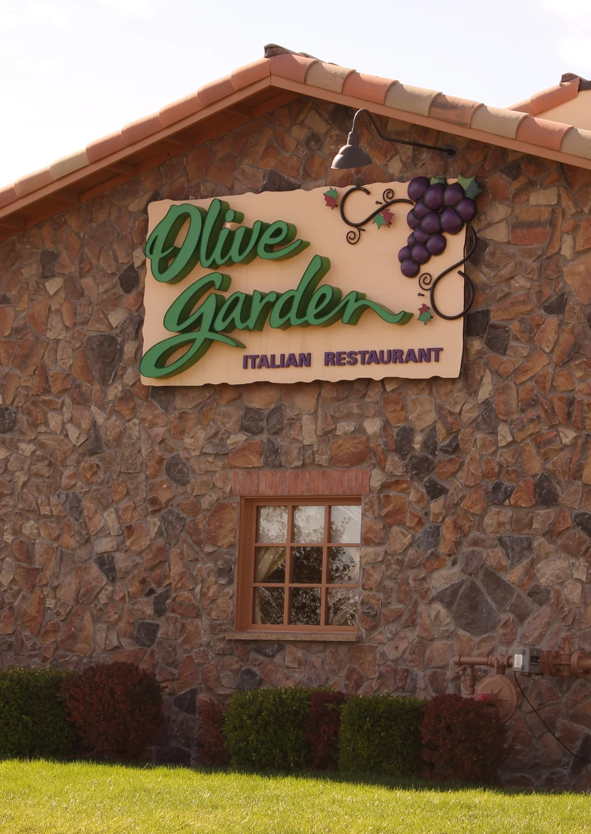 What Most People Don't Realize About Olive Garden's Salad