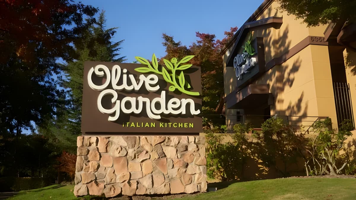 What will an Olive Garden waiter do when they grate cheese and tell you to  say when but you don't? - Quora
