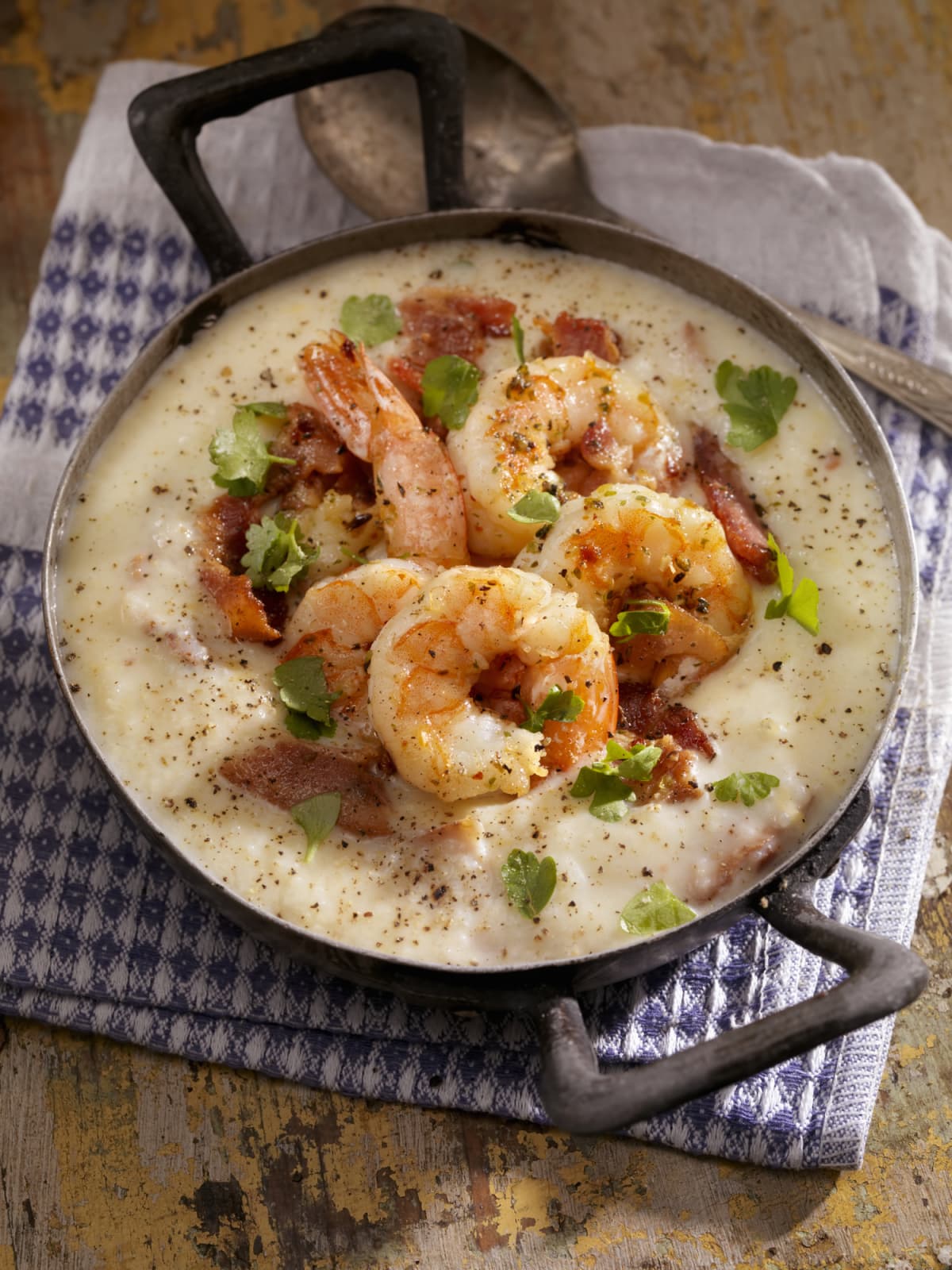 Shrimp and grits in a pot