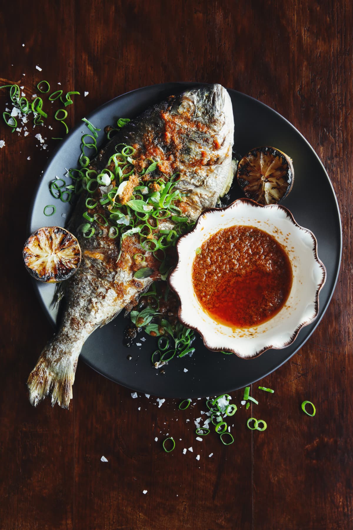 Barbecued whole snapper with sauce