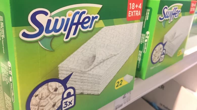Thoroughly Clean Your Bookshelf With This Swiffer Pad Trick