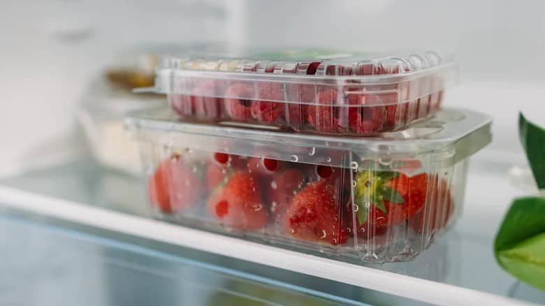There's A Good Reason To Shake Fruit Containers At The Grocery Store