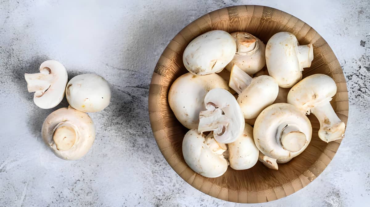 Button mushrooms in a bowl