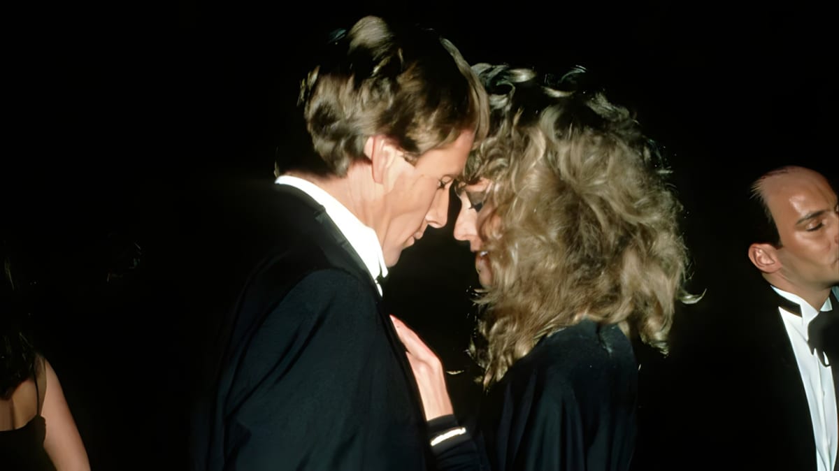 Farrah Fawcett and Ryan O'Neal with their foreheads pressed together
