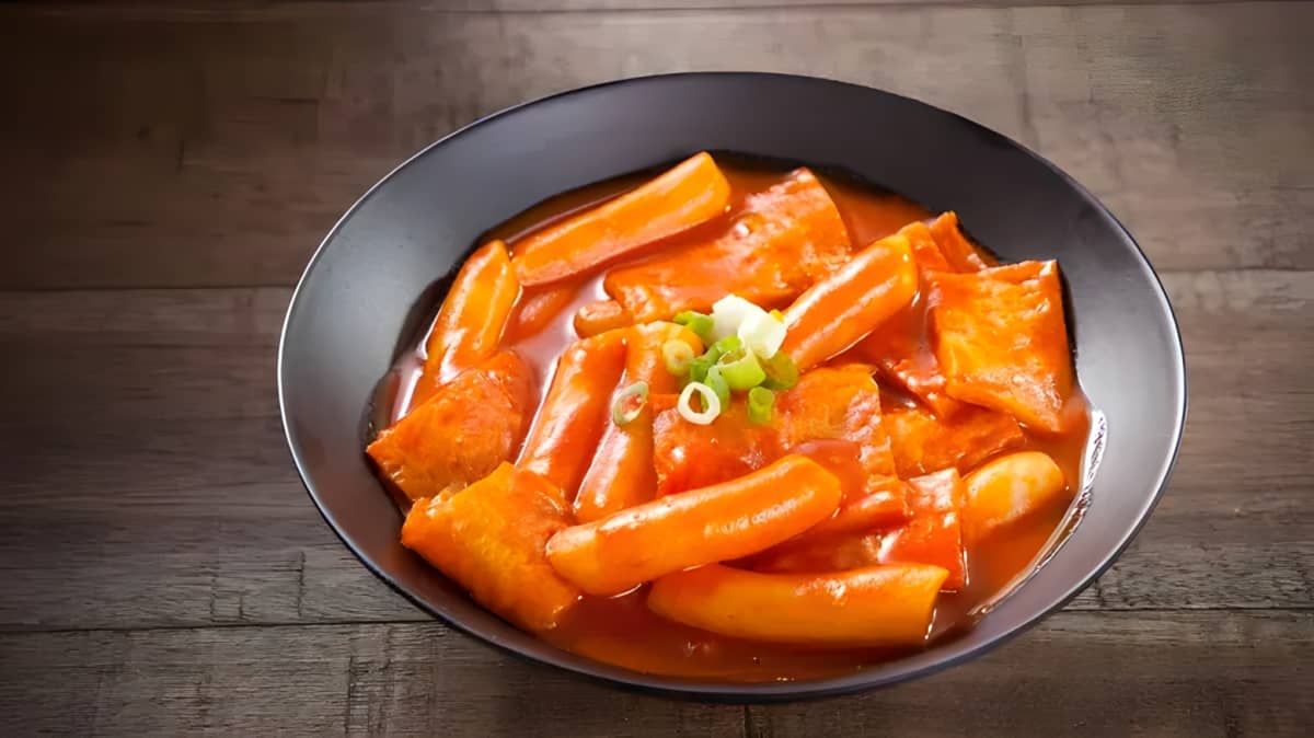 Spicy tteokbokki in a bowl on the table