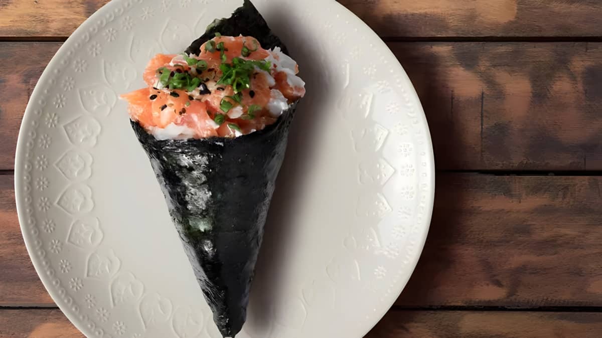 Temaki sushi with salmon